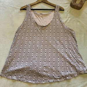 Black and White Patterned Old Navy Tank Top XXL